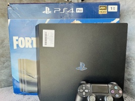 Sony Playstation 4 Pro 1TB CUH-7208B с коробкой S/N: 02274526441404728 (PS4 Pro, Б/У, 1 Игра)