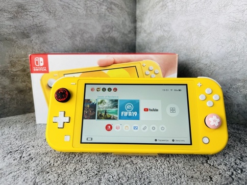 Игровая приставка Nintendo Switch Lite (Yellow, S/N XJJ70032840288) фото 1
