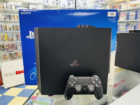 Sony Playstation 4 Pro 1TB CUH-7008B, С коробкой, S/N: 03274524035674615 (PS4 Pro, Б/У) фото 1