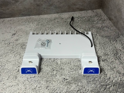 PS5 Подставка для консоли и двух Геймпадов, с функцией подзарядки (PEGA P5S009) фото 5