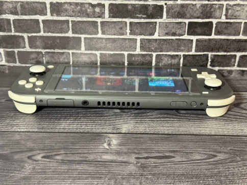 Игровая приставка Nintendo Switch Lite (Grey, S/N: XJE10013233791) фото 4